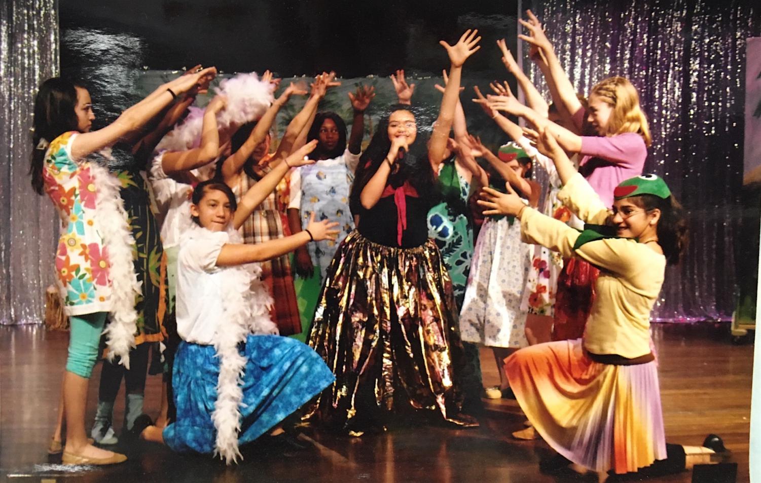 A picture of the 2009 Watertown Middle School cast of